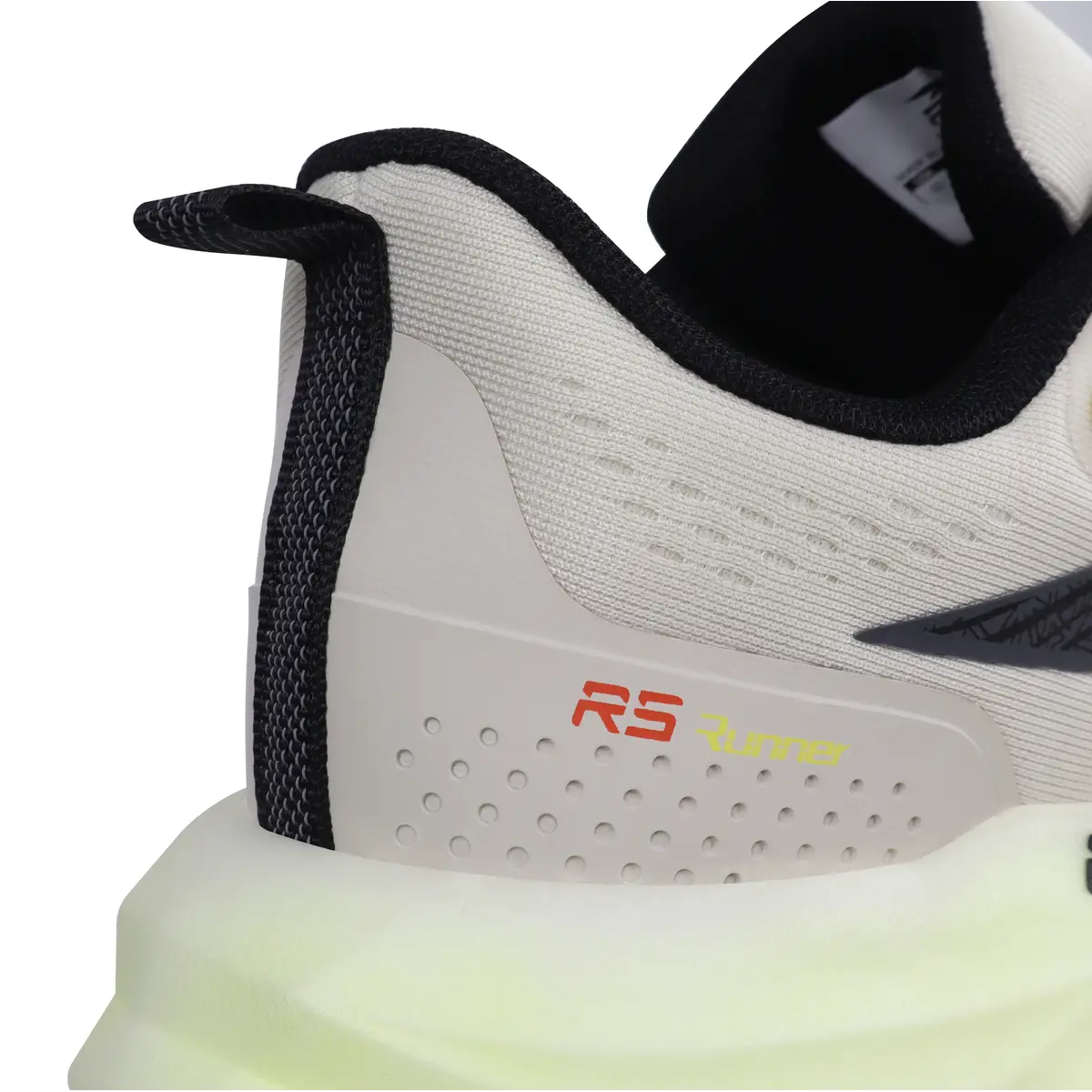 Detalle talón zapatillas running RS Runner con tirador trasero y soporte estabilizador
