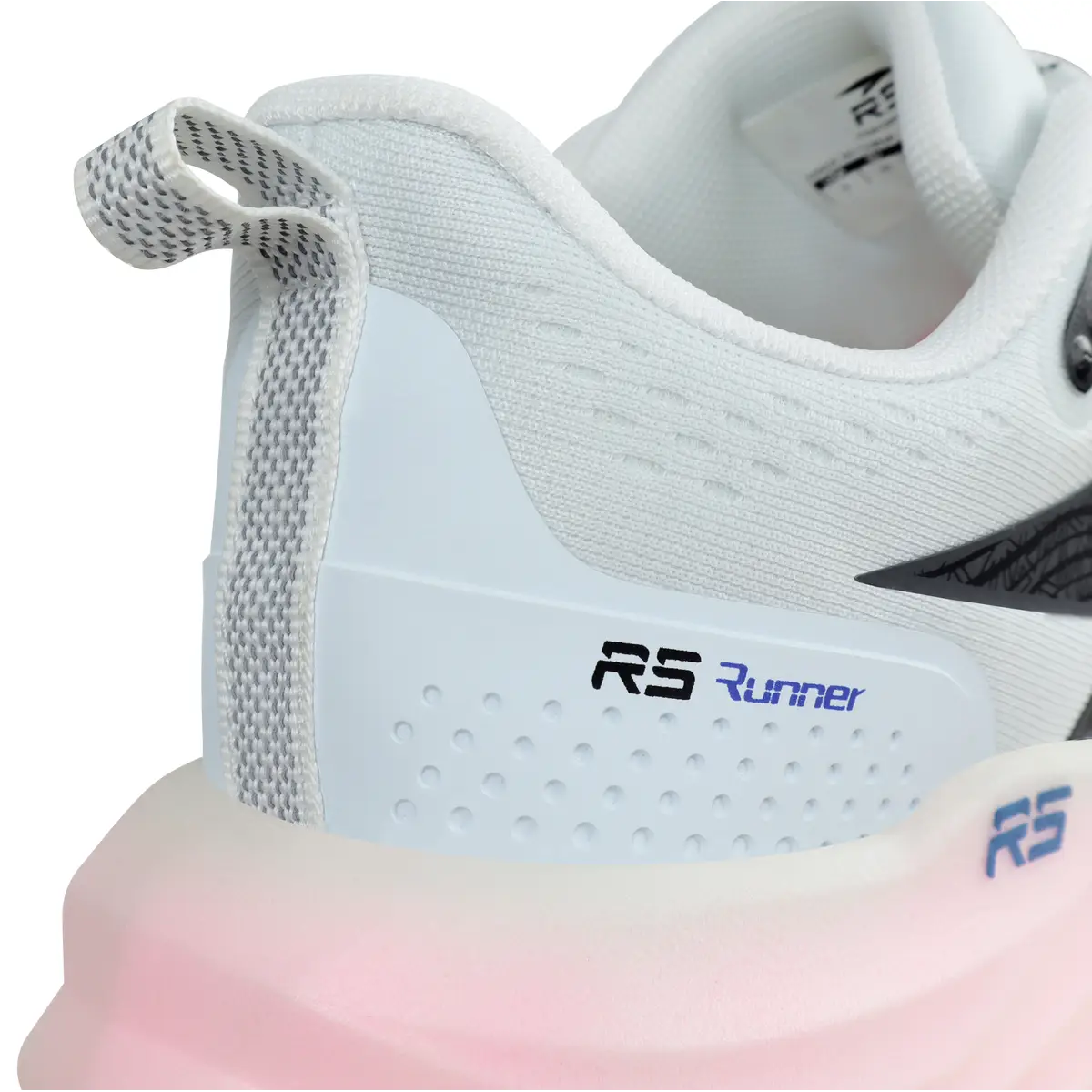 Detalle talón zapatillas RS Runner mujer gris con tirador trasero y soporte estabilizador