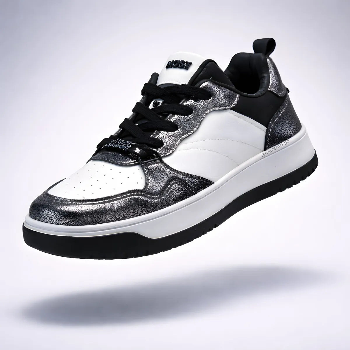 Zapatillas urbanas mujer Most Wanted Black Stone con acabado metalizado y textura craquelada