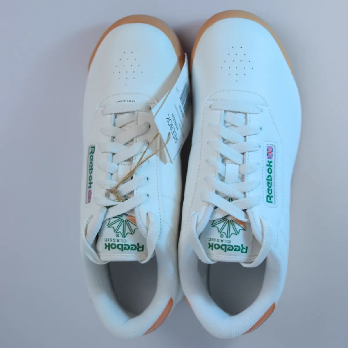 Vista superior zapatillas Reebok Princess Women blancas cordones y lengüeta verde