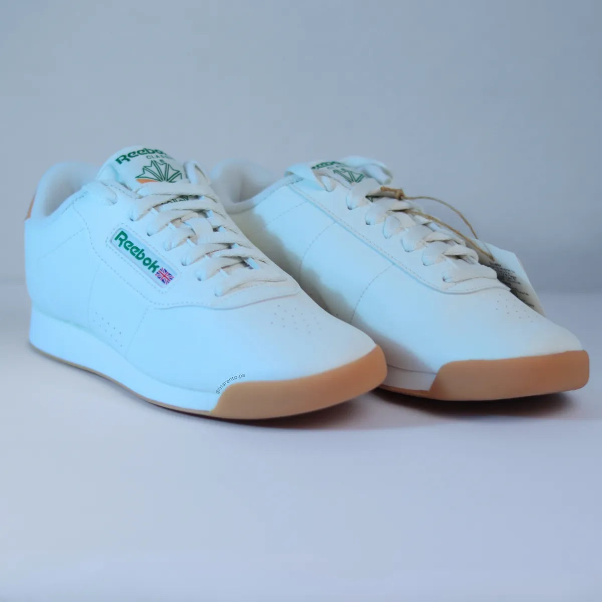 Par de zapatillas Reebok Princess Women mujer estilo vintage blanco y terracota