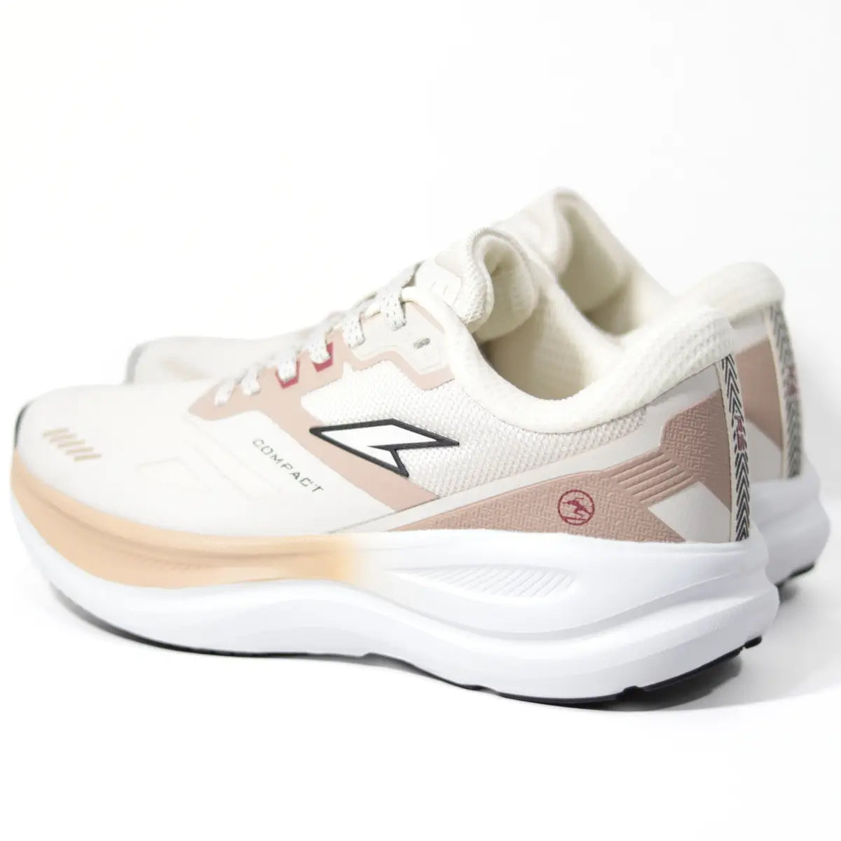 Zapatillas hombre RS Performance Dash beige vista en ángulo trasero de tres cuartos