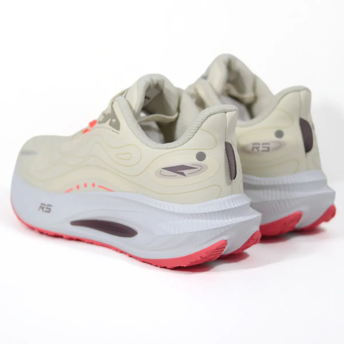 Vista trasera de talón de zapatillas RS Performance Eco Women mujer mostrando entresuela gruesa y soporte