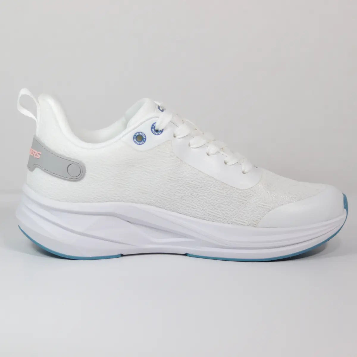Vista lateral interna zapatillas blancas mujer modelo White Sand malla transpirable texturizada