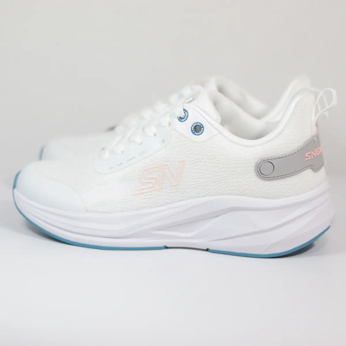 Zapatillas running mujer Sneakers Supply White Sand vista frontal cordones y tecnología Special Foam
