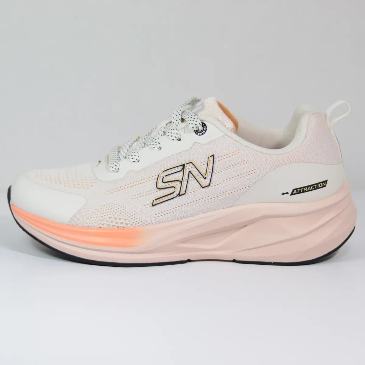 Zapatillas mujer Sneakers Supply Nude Beige perfil crema con degradado coral y logo dorado