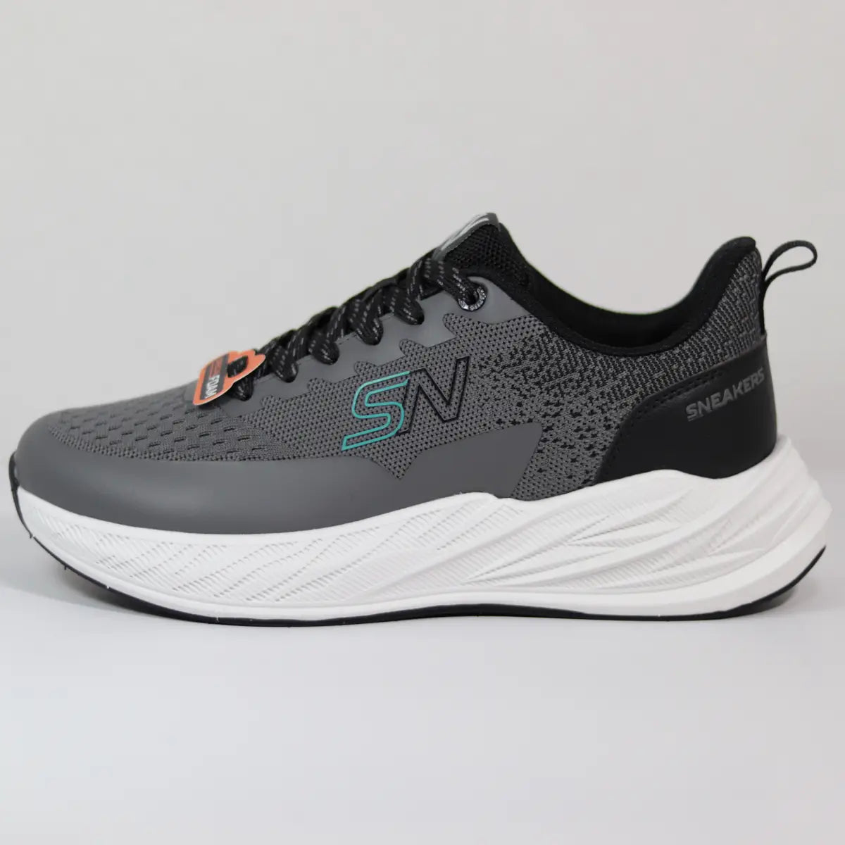 Zapatillas hombre Sneakers Supply Titanium Men perfil gris con talón negro y entresuela blanca