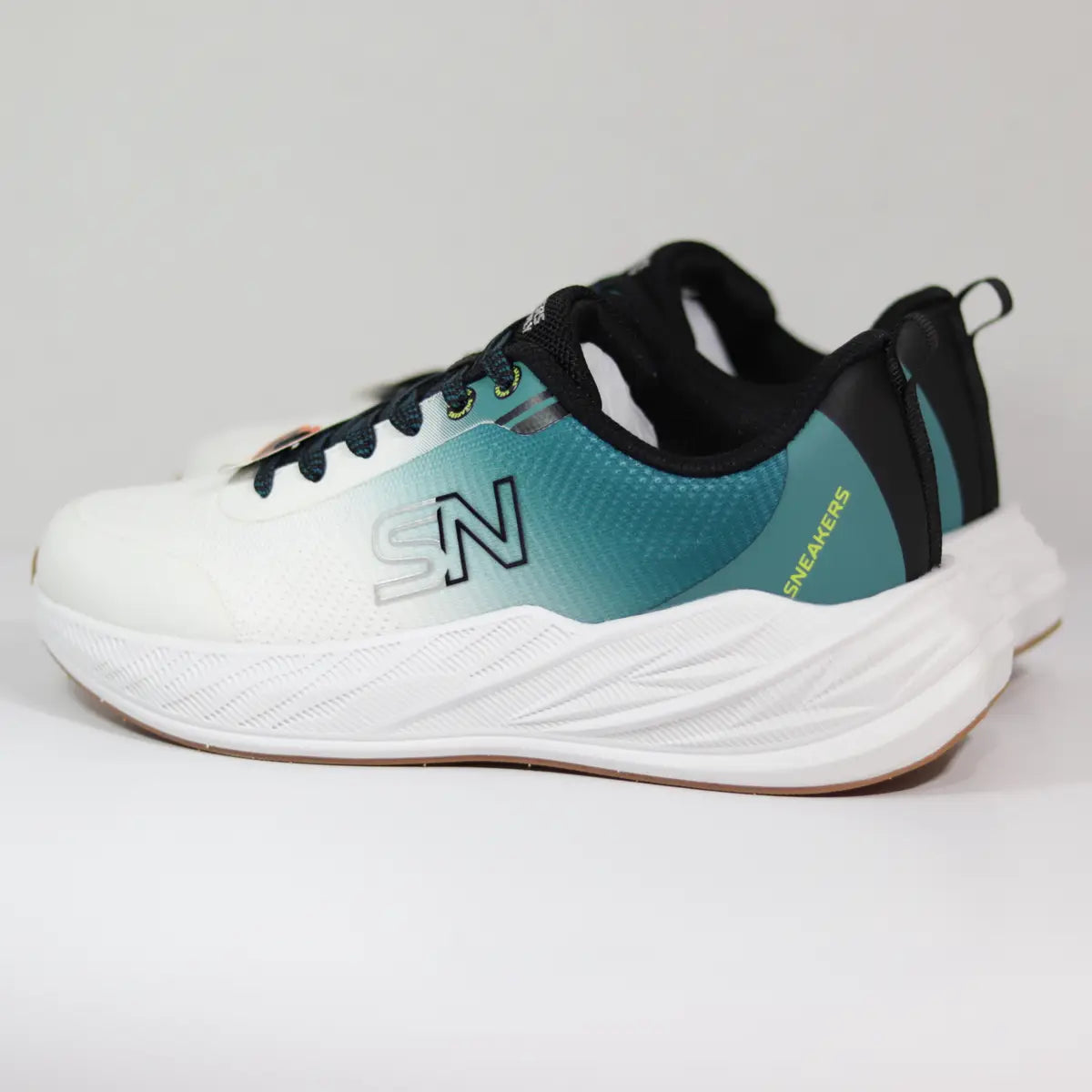 Par de zapatillas deportivas hombre Sneakers Supply degradado blanco a negro con detalles verde neón