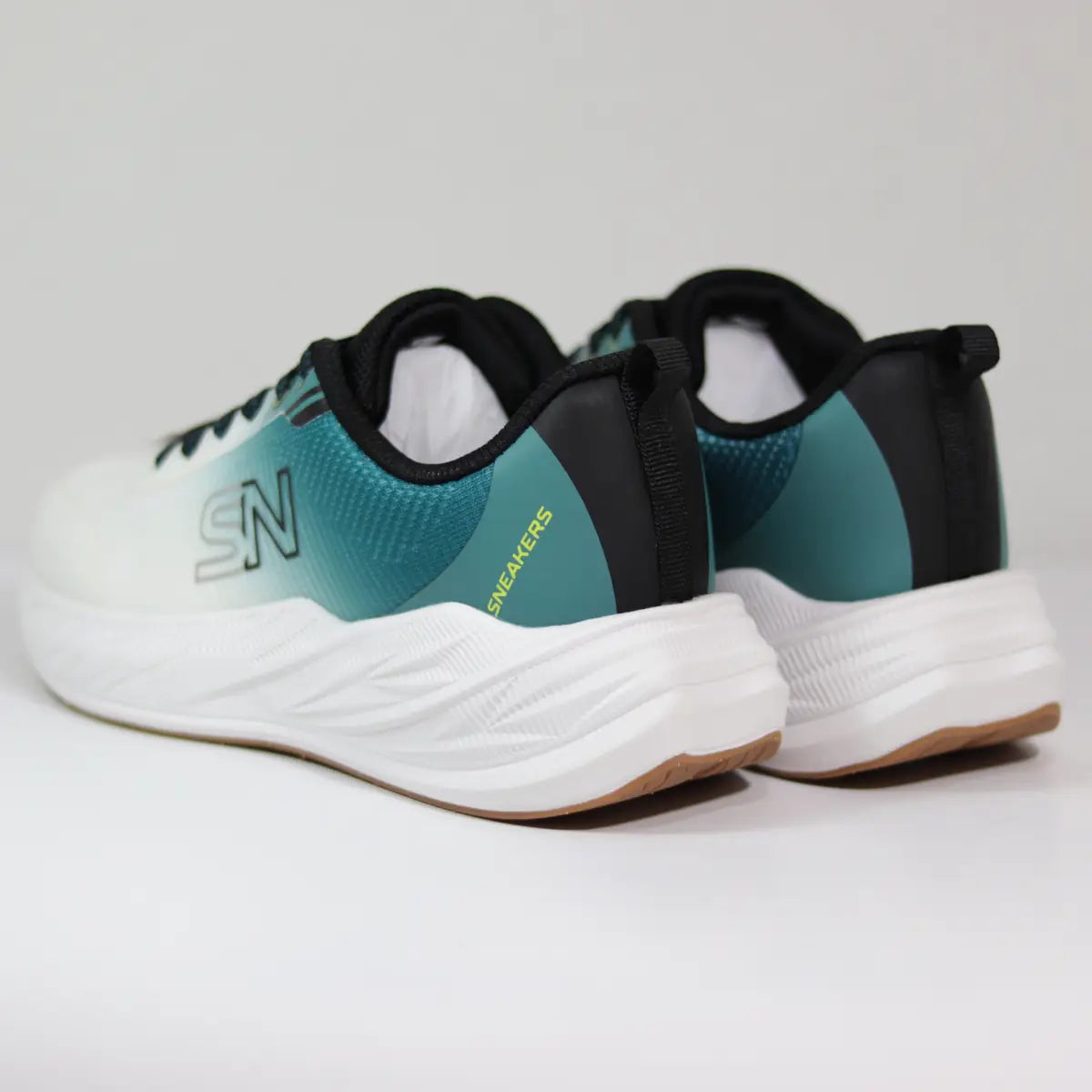 Vista trasera talón negro zapatillas hombre entresuela blanca gruesa esculpida y cuello acolchado