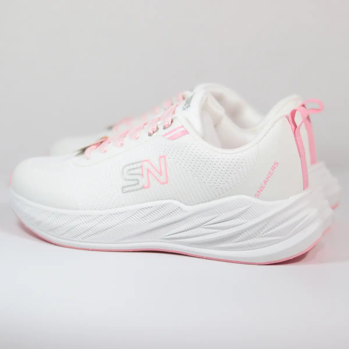 Par de zapatillas mujer Sneakers Supply Coral Rose vista de perfil en blanco y rosado