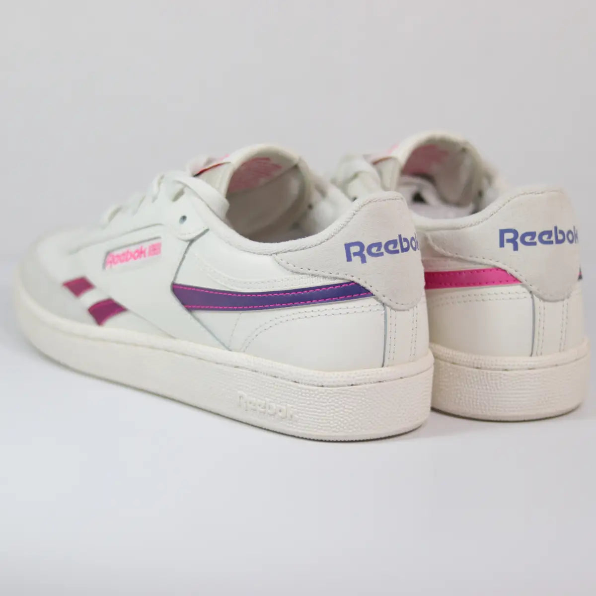 Vista medial interna zapatillas casuales hombre Reebok Club C Revenge Vintage blancas panel limpio suela gruesa