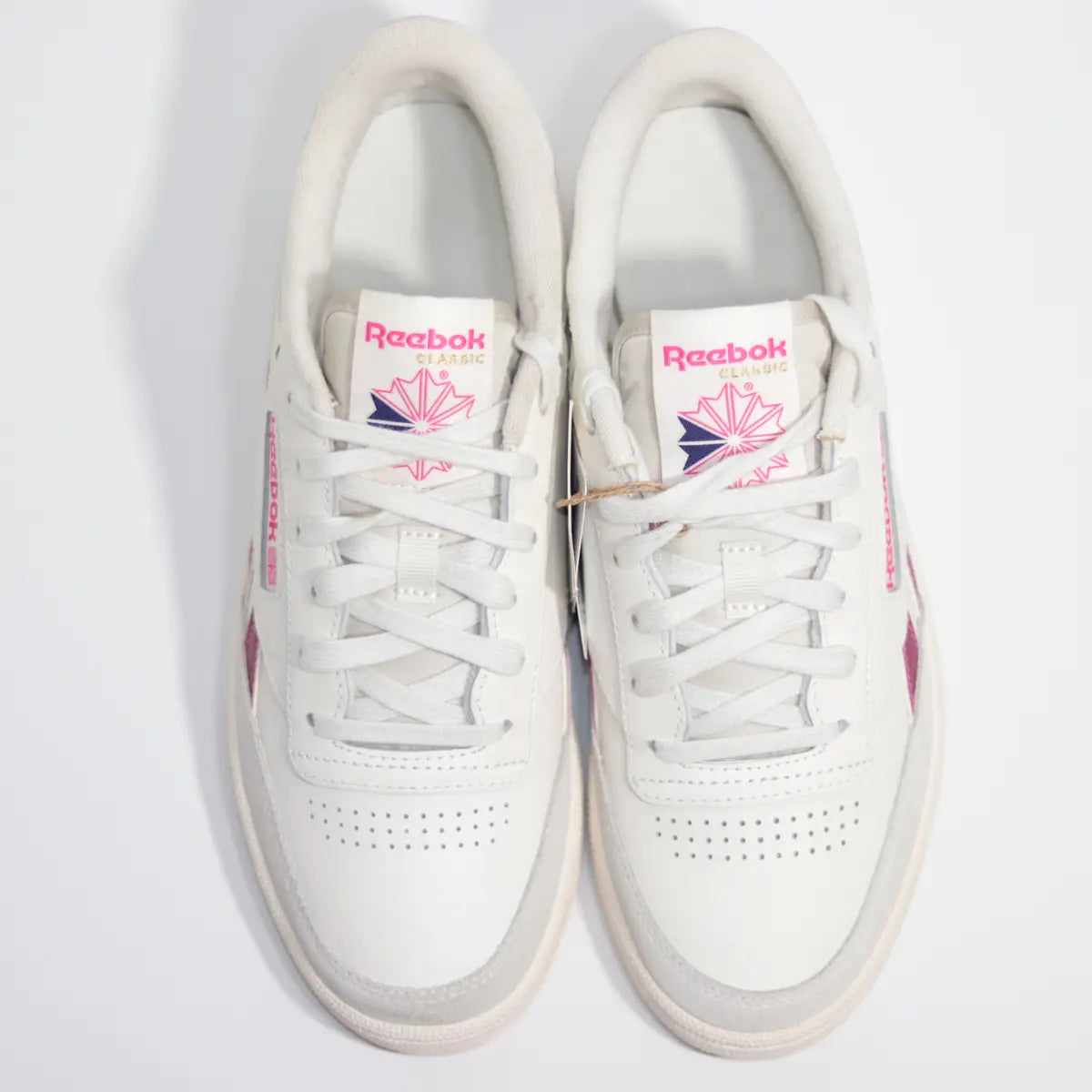 Vista superior interior zapatillas casuales Reebok Club C Revenge Vintage plantillas moradas acolchadas