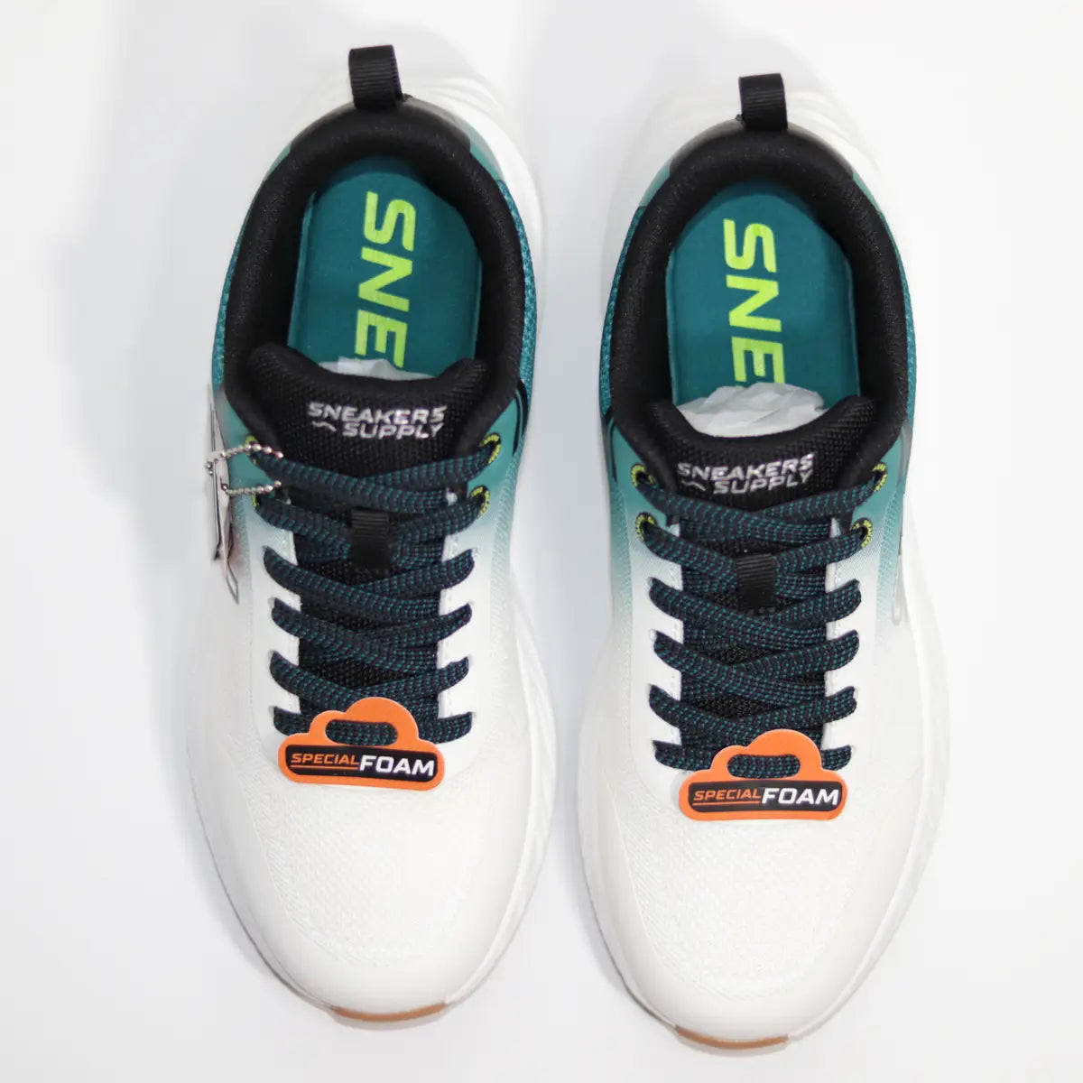 Vista superior interior zapatillas Crystal Blue plantillas verdes y etiqueta naranja Special Foam
