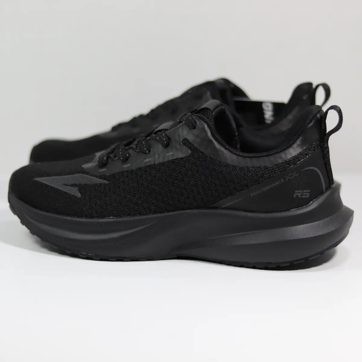 Par de zapatillas ligeras mujer negras RS Performance Wonder Women diseño deportivo