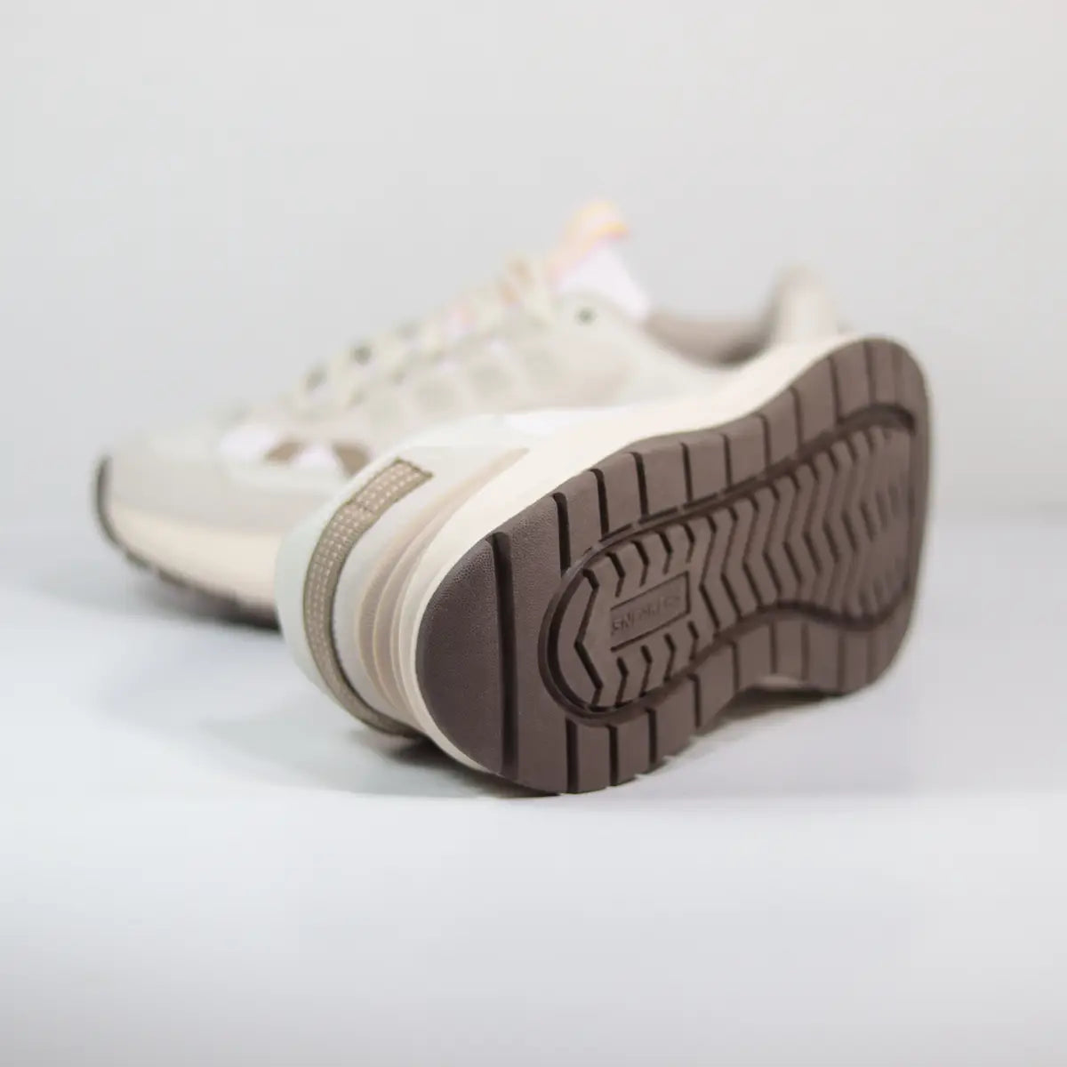 Suela de goma marrón oscura zapatillas urbanas mujer patrón de tracción profundo