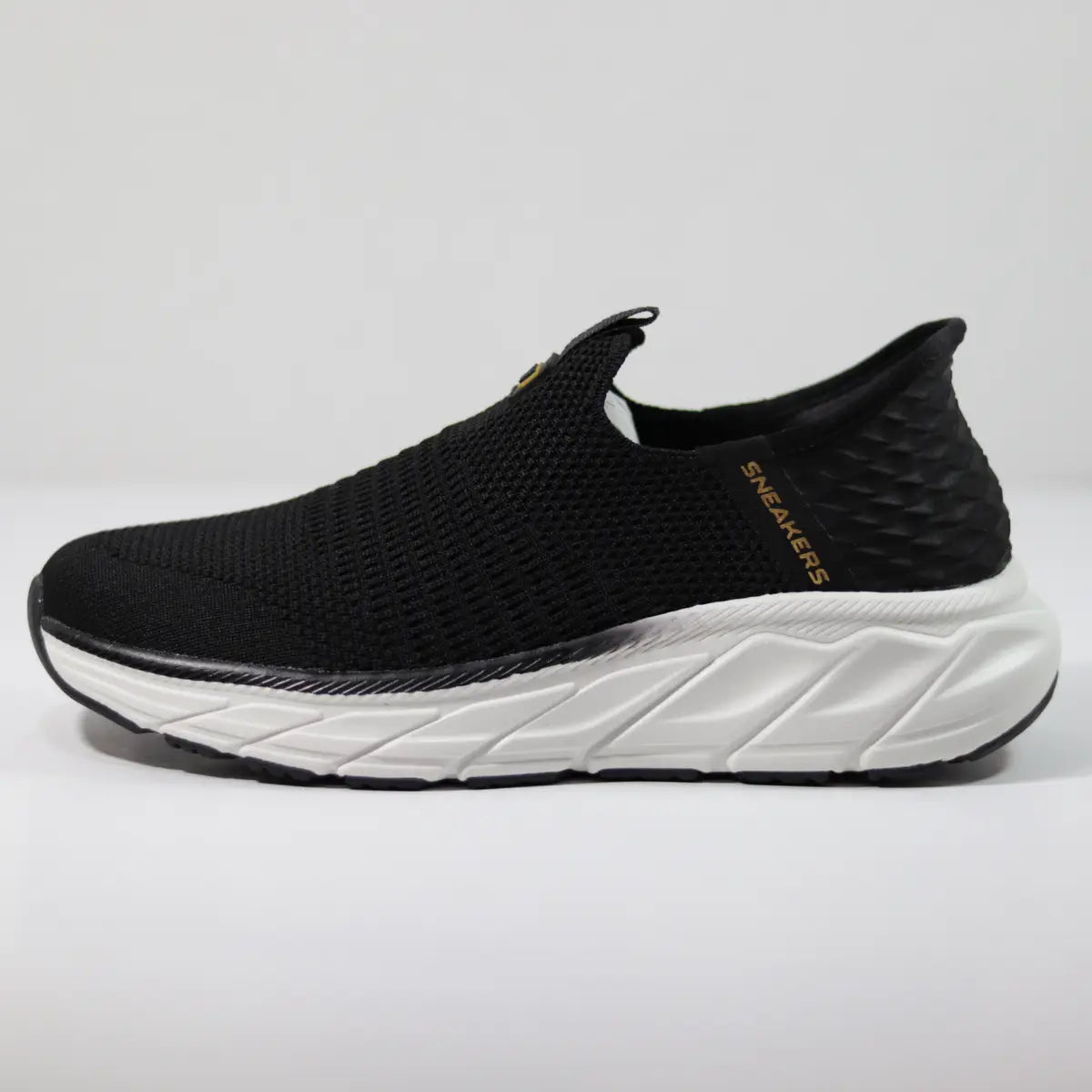 Zapatillas mujer Sneakers Supply Walker negras sin cordones perfil lateral con logo SN y suela blanca