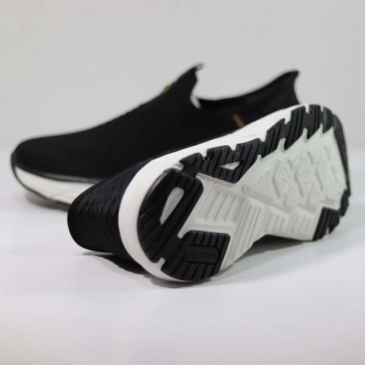 Suela exterior zapatillas mujer sin cordones tracción blanca y negra diseño antideslizante