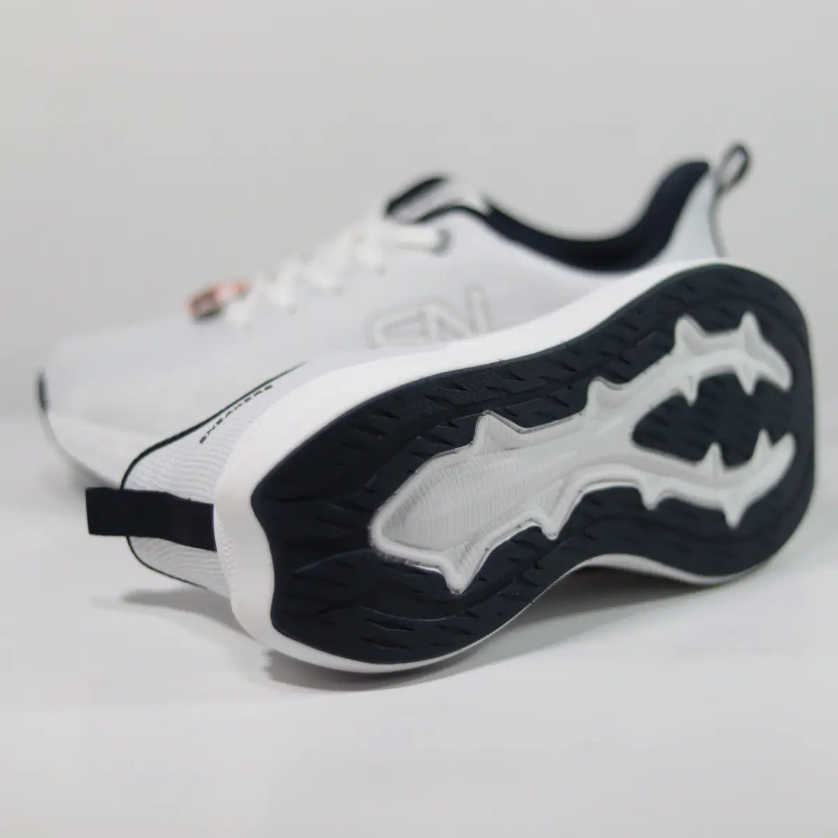 Suela exterior de goma oscura zapatillas hombre blancas Sneakers Supply patrón antideslizante