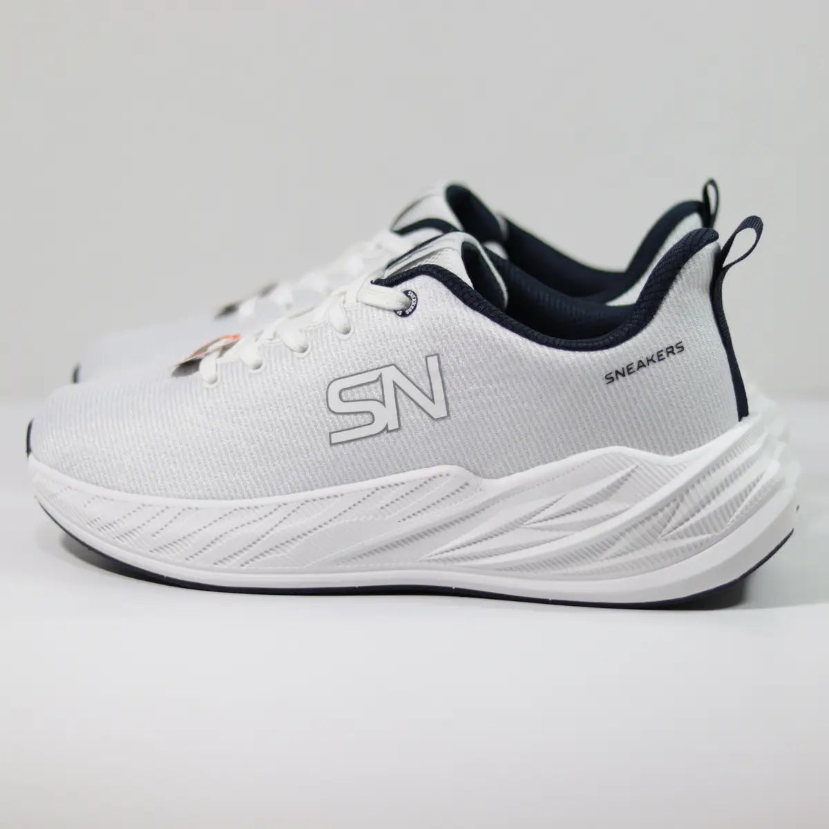 Par de zapatillas deportivas casuales blancas hombre Sneakers Supply Midnight White vista diagonal