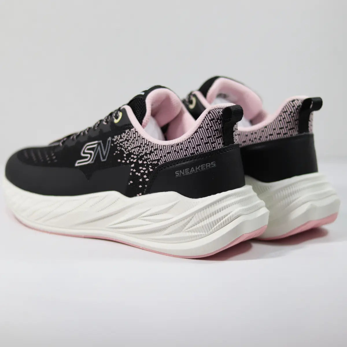 Vista trasera talón zapatillas mujer tejido negro y rosa con entresuela esculpida blanca