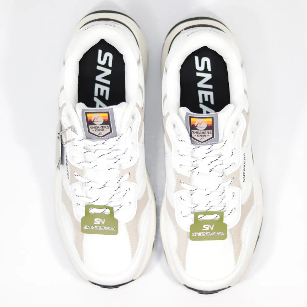 Vista superior interior zapatillas Terranova lengüeta con etiqueta Explore y plantilla Special Foam
