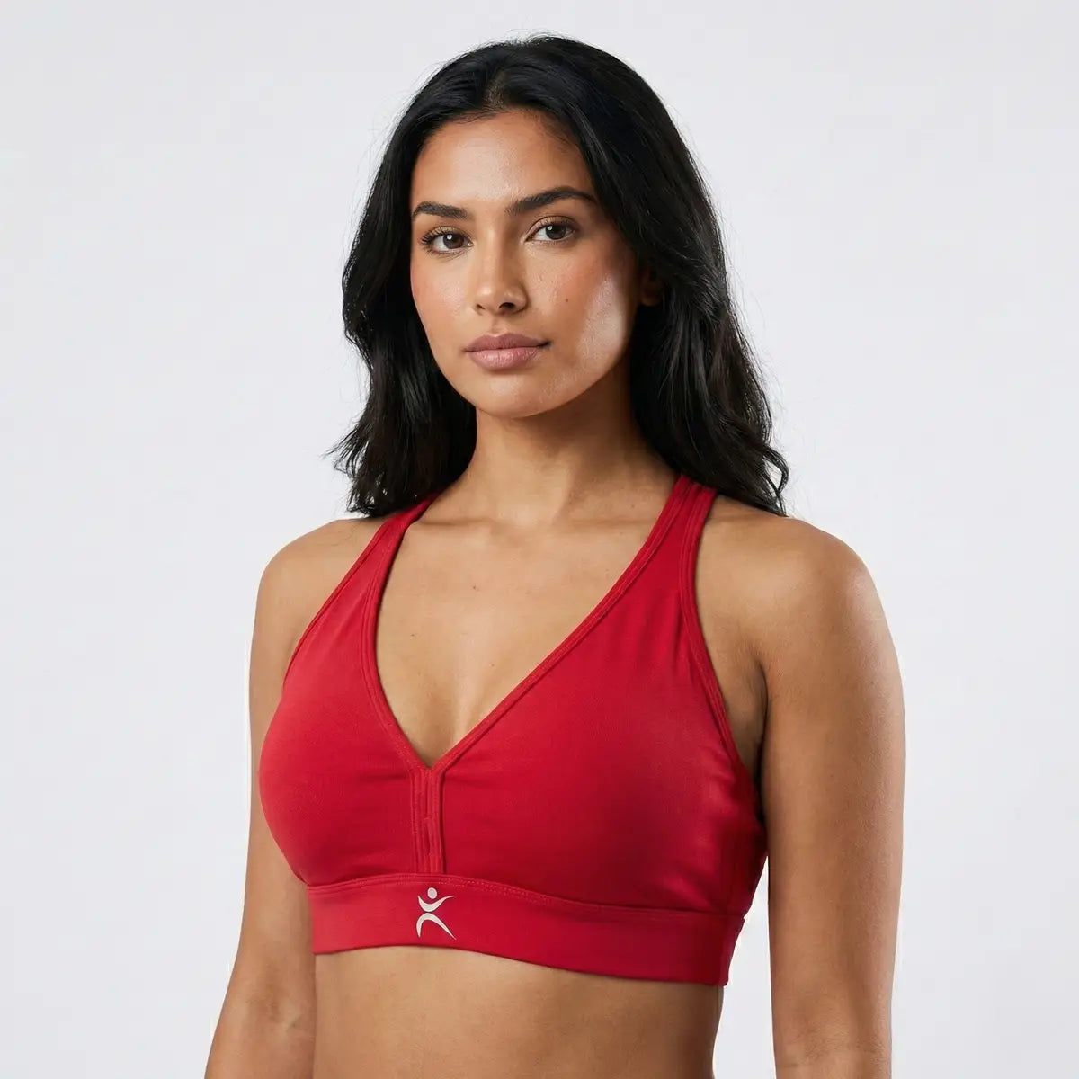 Mujer vistiendo top deportivo rojo marca Latinas fitness soporte alto