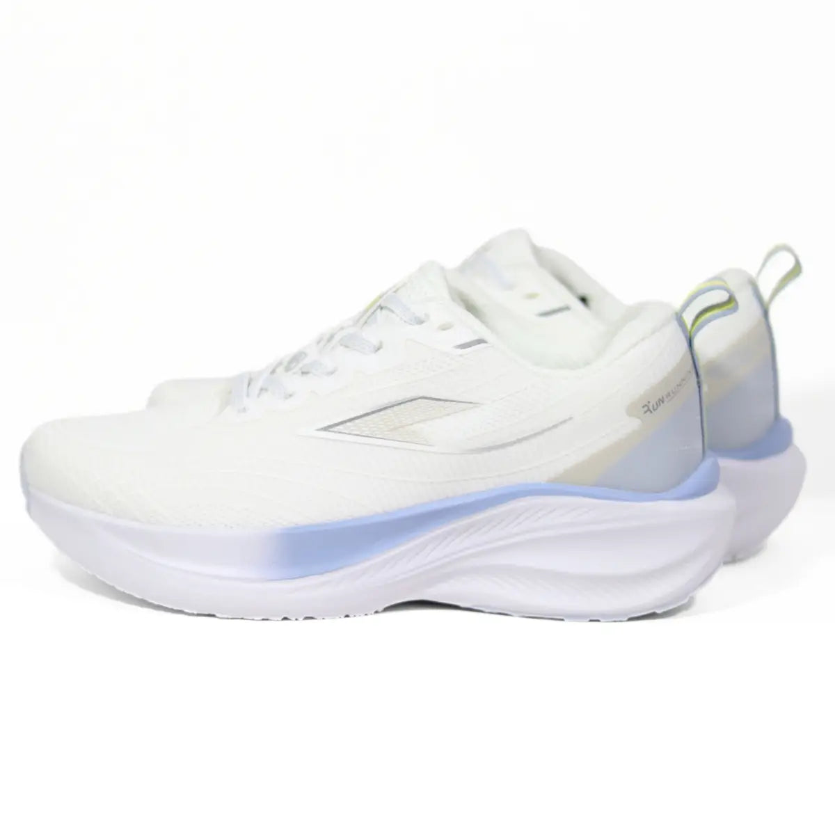 Zapatillas mujer RS Performance Nexus blanco y celeste vista en ángulo delantero de tres cuartos
