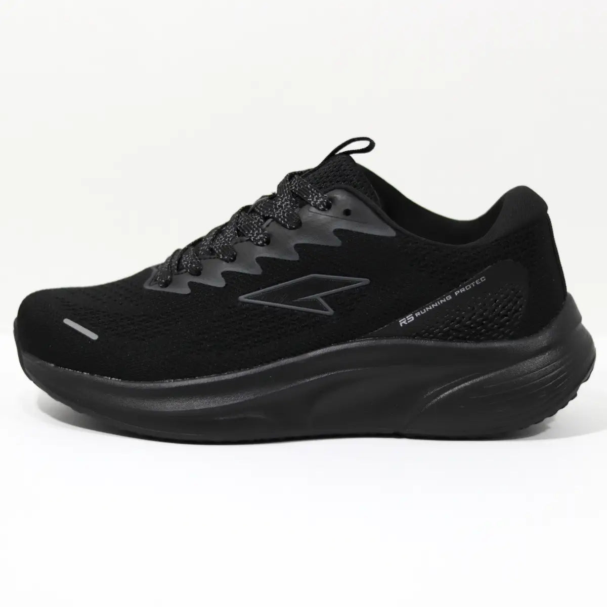Zapatilla de running hombre RS Performance Protec Men negra perfil lateral externo con mediasuela amortiguadora y texto RS Running Protec