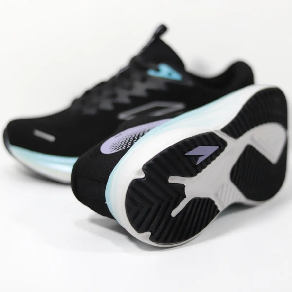 Par de zapatillas deportivas mujer RS Performance Protec negras en ángulo frontal sobre fondo blanco.