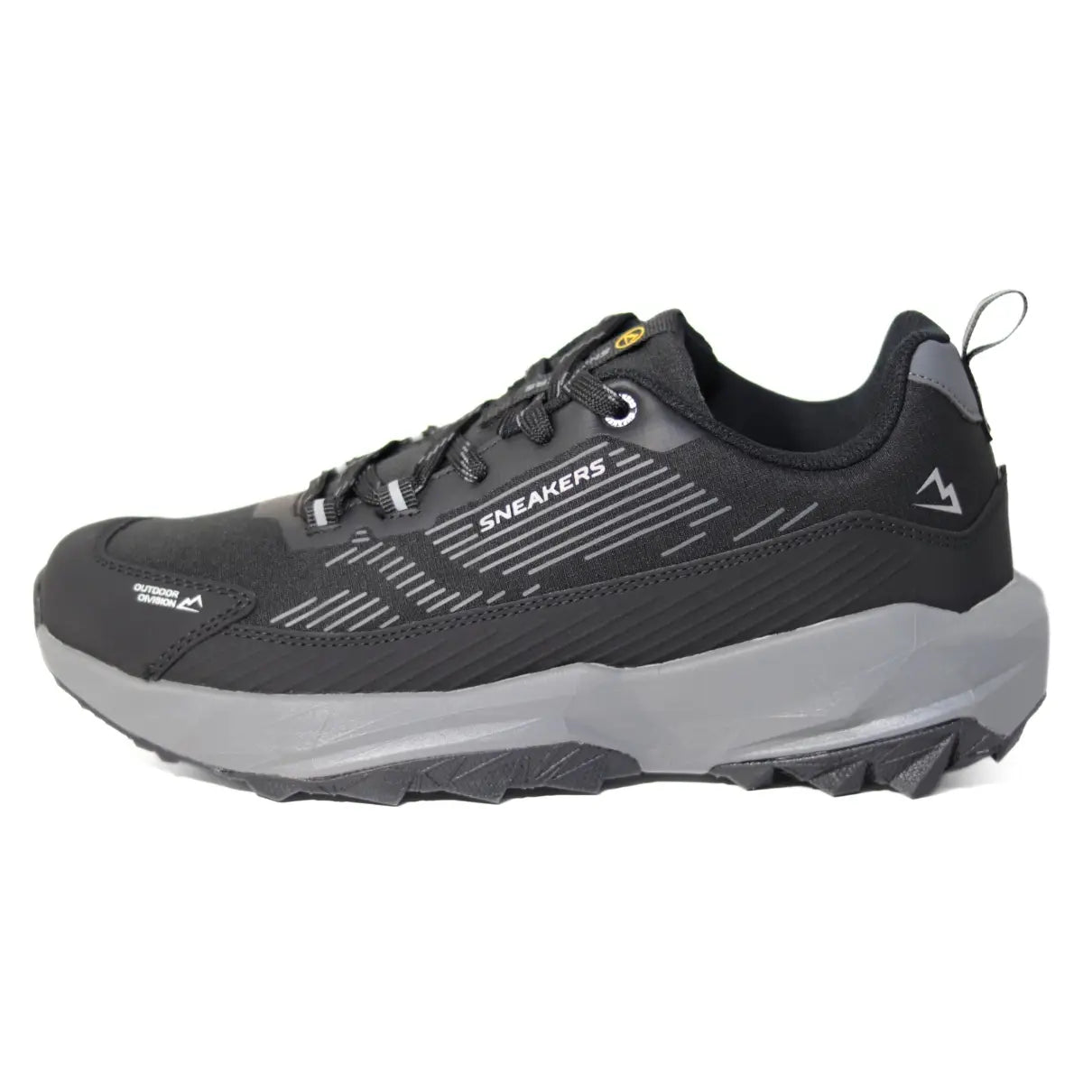 Perfil lateral externo de zapatillas outdoor hombre Sneakers Supply Adventure color negro con suela gruesa gris