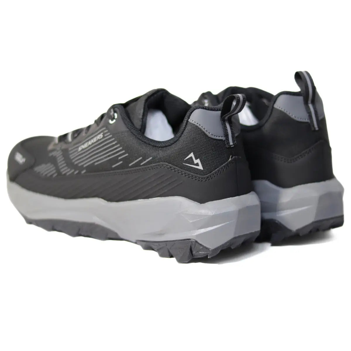Vista trasera del talón de zapatillas Sneakers Supply Adventure hombre negras mostrando soporte y suela gris