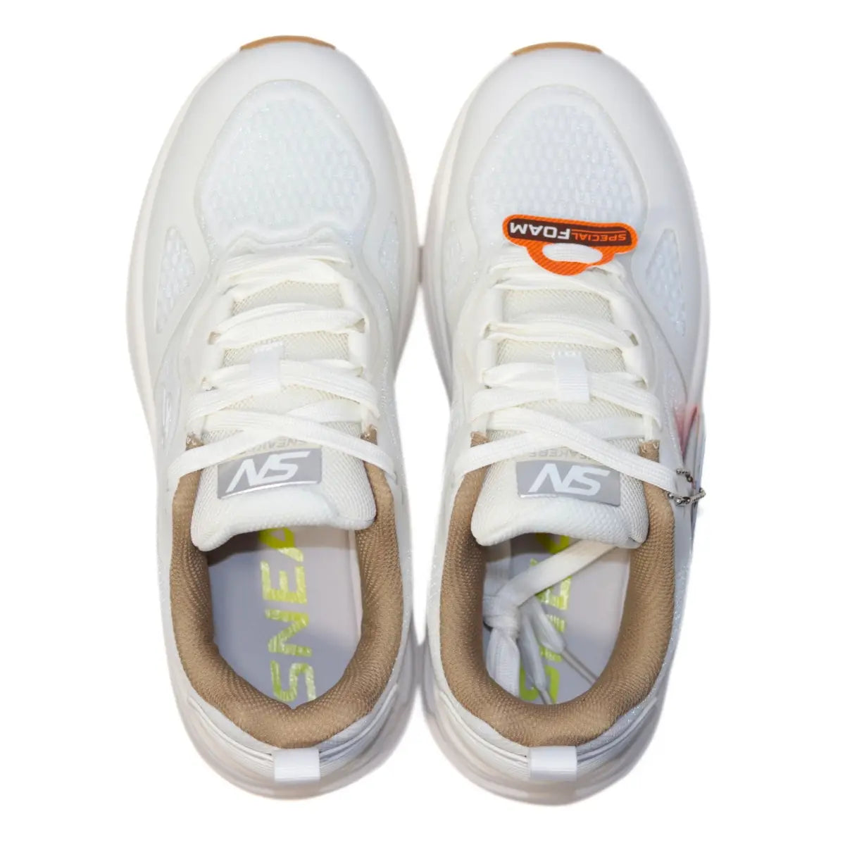 Vista superior interior de zapatillas Sneakers Supply Rush hombre blanco hueso mostrando cordones y plantilla con tecnología Special Foam