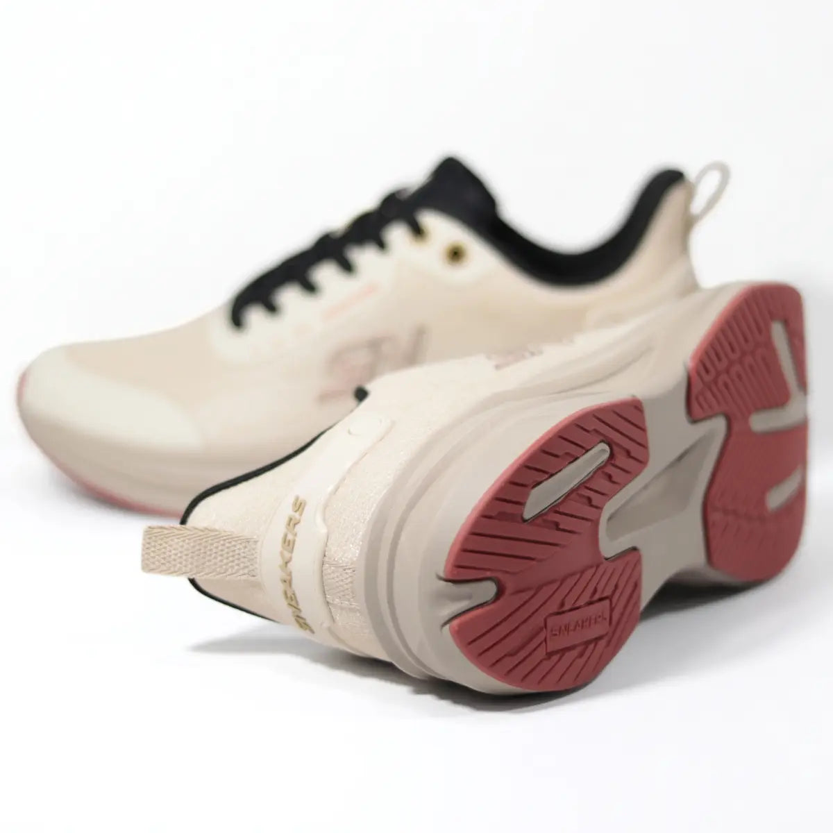 Par de zapatillas casuales hombre Sneakers Supply Mocca beige mostrando el diseño de tracción de la suela