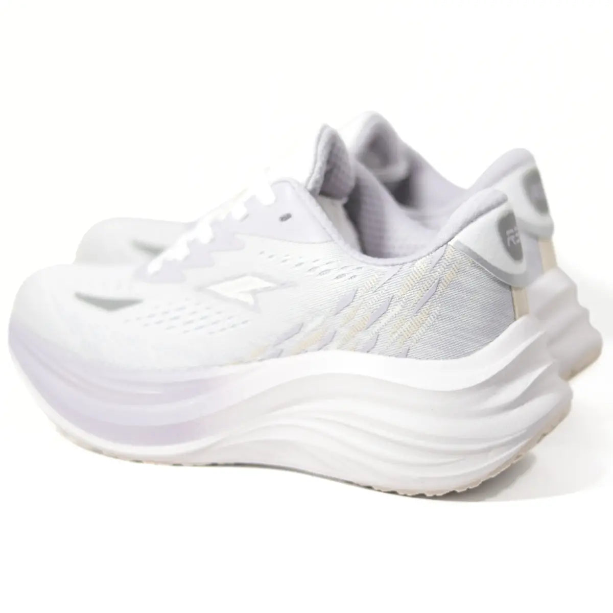 Zapatillas mujer RS Performance Swift beige y lila vista de perfil tres cuartos sobre fondo blanco